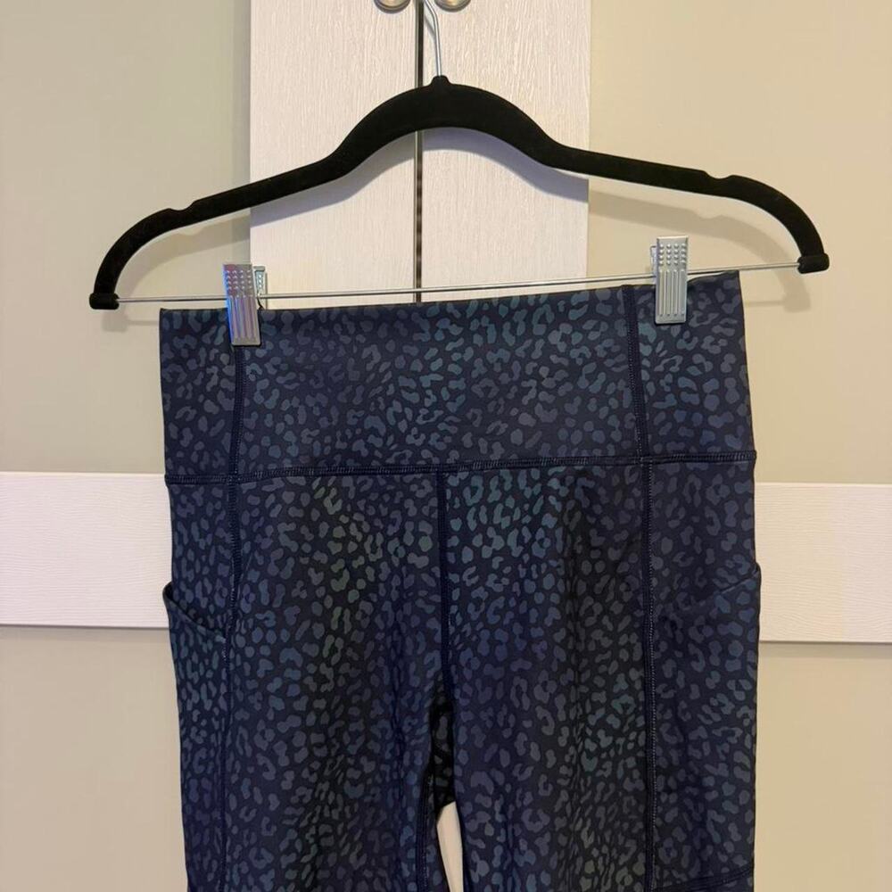 Fabletics blue leopard print bike shorts Medium
